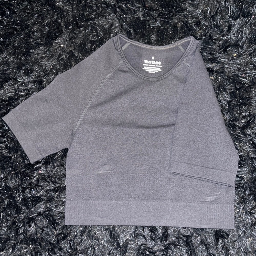 Short sleeve workout top